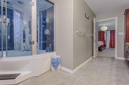 2 Bertram Drive, Brandon, MB - Indoor Photo Showing Bathroom