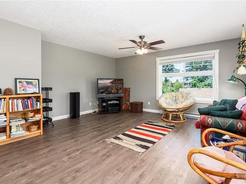 1253 Mayfair Rd, Comox, BC - Indoor Photo Showing Living Room