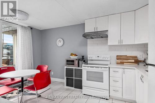 #226 -580 Mary St E, Whitby, ON - Indoor Photo Showing Kitchen