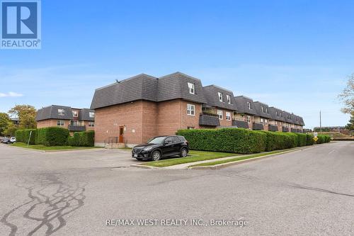 226 - 580 Mary Street E, Whitby, ON - Outdoor