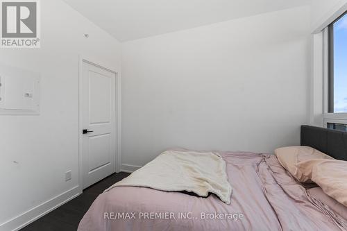 #727 -2485 Taunton Rd, Oakville, ON - Indoor Photo Showing Bedroom