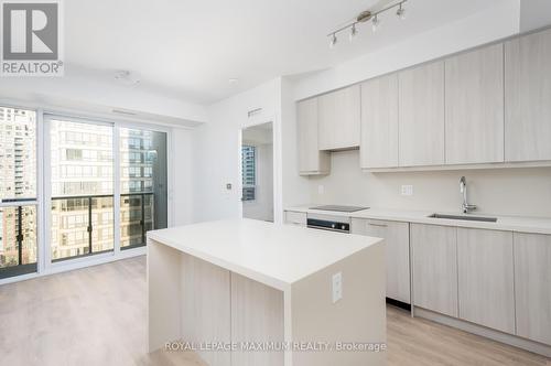 1410 - 36 Elm Drive, Mississauga, ON - Indoor Photo Showing Kitchen