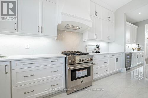 471 Masters Dr E, Woodstock, ON - Indoor Photo Showing Kitchen With Upgraded Kitchen