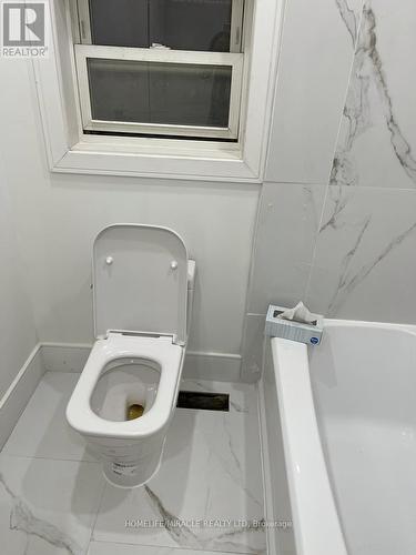 1537 Oxford Street, Oshawa, ON - Indoor Photo Showing Bathroom