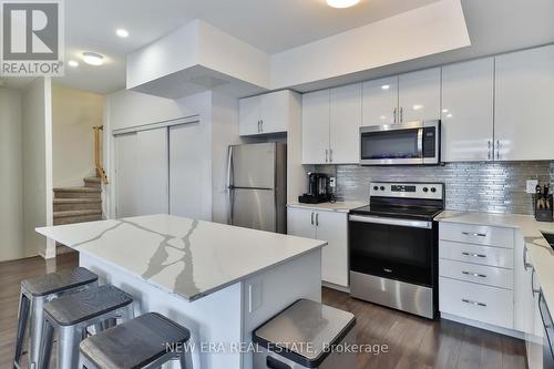 #803 -5279 Highway 7 Rd, Vaughan, ON - Indoor Photo Showing Kitchen With Upgraded Kitchen