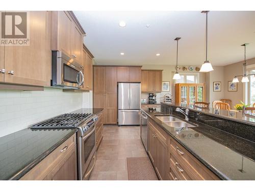 427 Longspoon Drive, Vernon, BC - Indoor Photo Showing Kitchen With Double Sink With Upgraded Kitchen