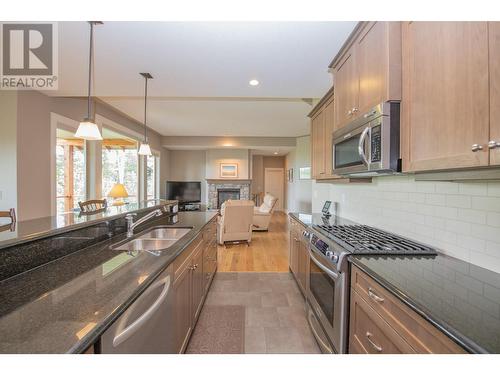 427 Longspoon Drive, Vernon, BC - Indoor Photo Showing Kitchen With Double Sink