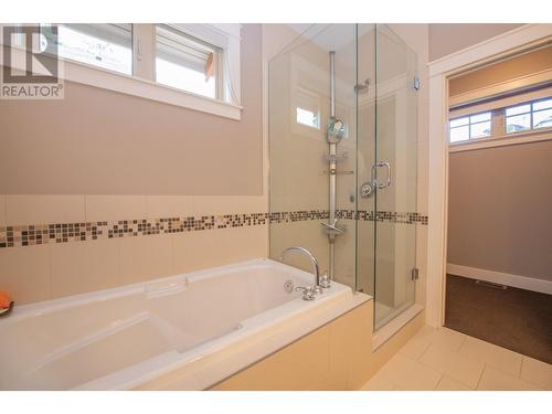 427 Longspoon Drive, Vernon, BC - Indoor Photo Showing Bathroom