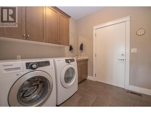 427 Longspoon Drive, Vernon, BC - Indoor Photo Showing Laundry Room