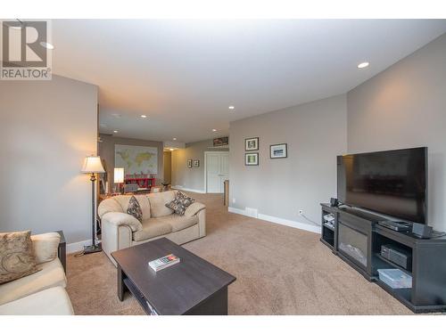 427 Longspoon Drive, Vernon, BC - Indoor Photo Showing Living Room