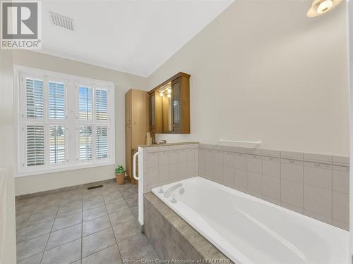 11341 Amalfi, Windsor, ON - Indoor Photo Showing Bathroom