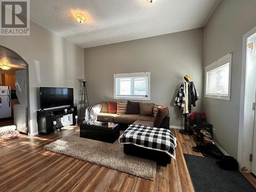 1508 106 Avenue, Dawson Creek, BC - Indoor Photo Showing Living Room