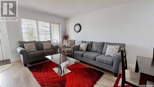 5672 Prefontaine Avenue, Regina, SK - Indoor Photo Showing Living Room