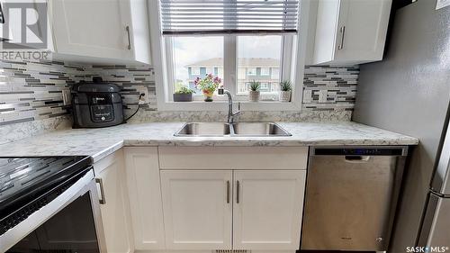 5672 Prefontaine Avenue, Regina, SK - Indoor Photo Showing Kitchen With Double Sink