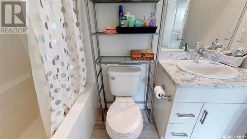 5672 Prefontaine Avenue, Regina, SK - Indoor Photo Showing Bathroom