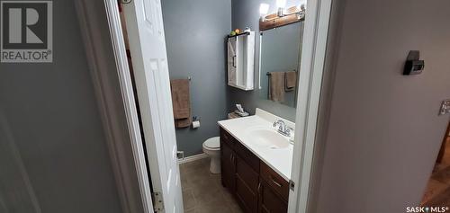 217 10Th Avenue W, Kindersley, SK - Indoor Photo Showing Bathroom