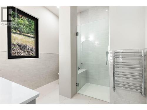 26 Commonage Road, Vernon, BC - Indoor Photo Showing Bathroom