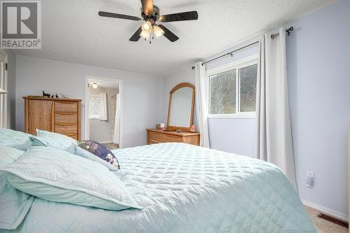 487 Lumby Mabel Lake Road, Lumby, BC - Indoor Photo Showing Bedroom