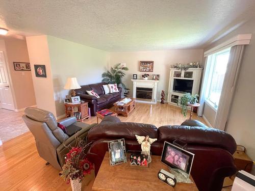 7333 George Road, Jaffray, BC - Indoor Photo Showing Living Room With Fireplace