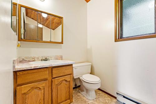 1485 Evans Road, Creston, BC - Indoor Photo Showing Bathroom