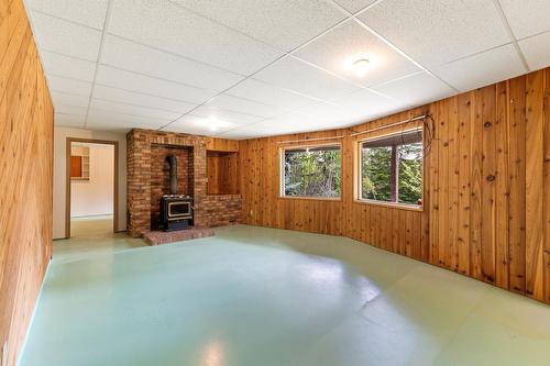 1485 Evans Road, Creston, BC - Indoor Photo Showing Other Room With Fireplace