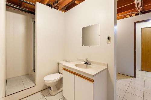 1485 Evans Road, Creston, BC - Indoor Photo Showing Bathroom
