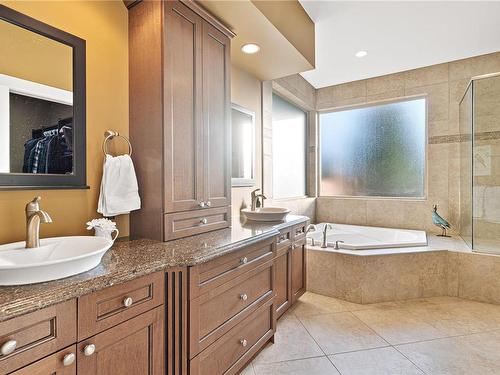 1674 Granite Rd, Nanoose Bay, BC - Indoor Photo Showing Bathroom