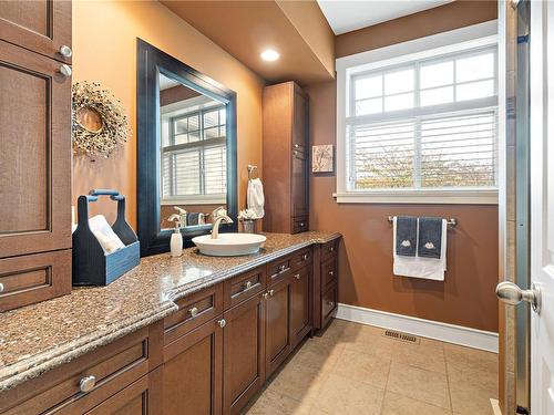 1674 Granite Rd, Nanoose Bay, BC - Indoor Photo Showing Bathroom