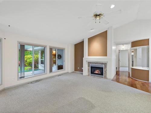 802 Windward Pl, Qualicum Beach, BC - Indoor Photo Showing Living Room With Fireplace