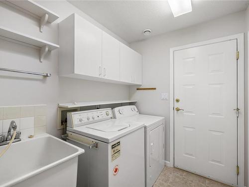 802 Windward Pl, Qualicum Beach, BC - Indoor Photo Showing Laundry Room