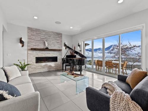 808 Cantle Drive, Kamloops, BC - Indoor Photo Showing Living Room With Fireplace