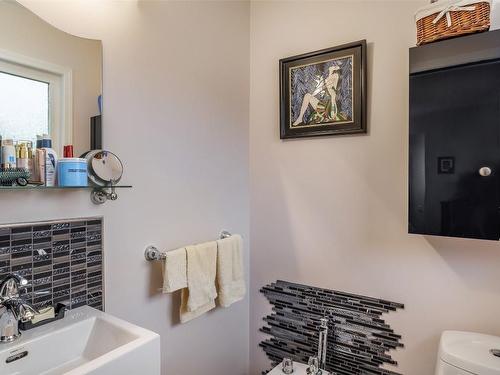 9210 Mountview Road, Lake Country, BC - Indoor Photo Showing Bathroom