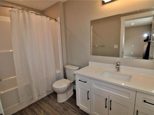 512 Similkameen Avenue, Princeton, BC - Indoor Photo Showing Bathroom
