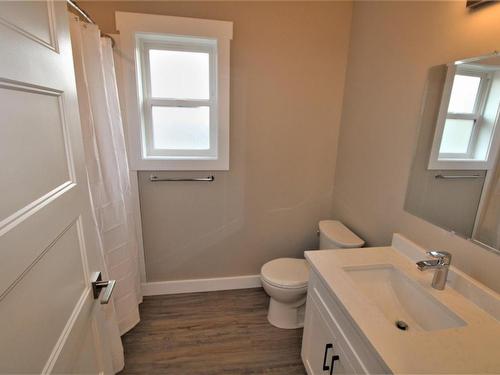 512 Similkameen Avenue, Princeton, BC - Indoor Photo Showing Bathroom