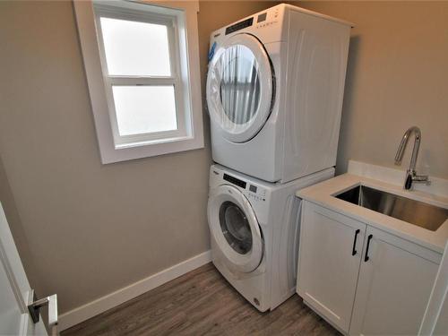 512 Similkameen Avenue, Princeton, BC - Indoor Photo Showing Laundry Room