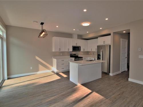512 Similkameen Avenue, Princeton, BC - Indoor Photo Showing Kitchen