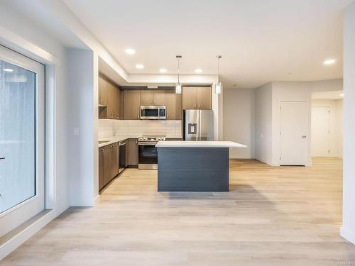 115-140 Jensen Ave West, Parksville, BC - Indoor Photo Showing Kitchen With Upgraded Kitchen