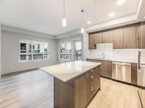 115-140 Jensen Ave West, Parksville, BC - Indoor Photo Showing Kitchen With Upgraded Kitchen