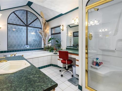 2063 Anna Pl, Courtenay, BC - Indoor Photo Showing Bathroom