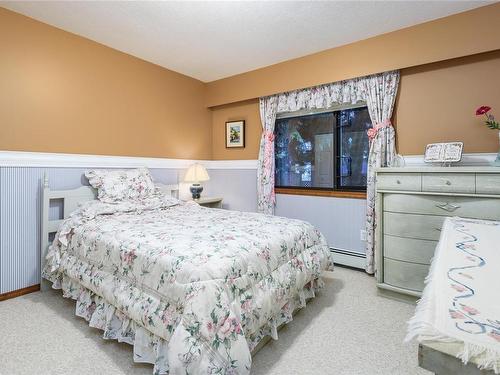 2063 Anna Pl, Courtenay, BC - Indoor Photo Showing Bedroom