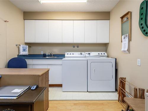 2063 Anna Pl, Courtenay, BC - Indoor Photo Showing Laundry Room
