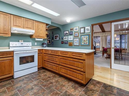 2063 Anna Pl, Courtenay, BC - Indoor Photo Showing Kitchen