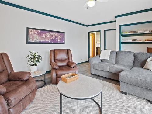 232 Albion Cres, Ucluelet, BC - Indoor Photo Showing Living Room