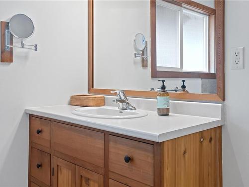 232 Albion Cres, Ucluelet, BC - Indoor Photo Showing Bathroom