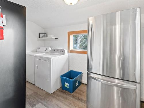 232 Albion Cres, Ucluelet, BC - Indoor Photo Showing Laundry Room