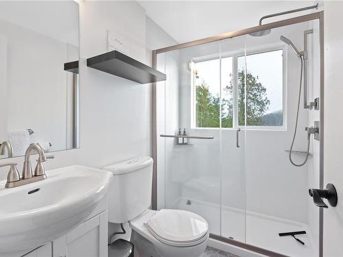 232 Albion Cres, Ucluelet, BC - Indoor Photo Showing Bathroom