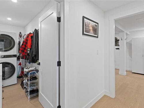 232 Albion Cres, Ucluelet, BC - Indoor Photo Showing Laundry Room