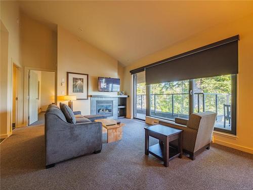 404-596 Marine Dr, Ucluelet, BC - Indoor Photo Showing Living Room With Fireplace