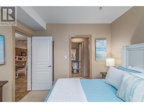 654 Cook Road Unit# 535, Kelowna, BC - Indoor Photo Showing Bedroom