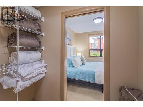 654 Cook Road Unit# 535, Kelowna, BC - Indoor Photo Showing Bedroom